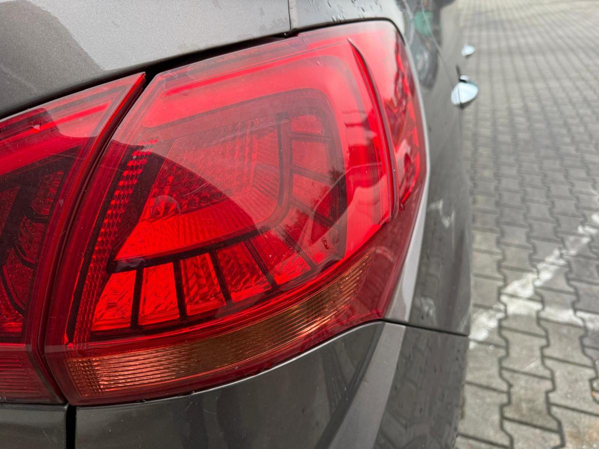 Kia Venga YN original Rücklicht Rückleuchte Heckleuchte außen rechs BJ16